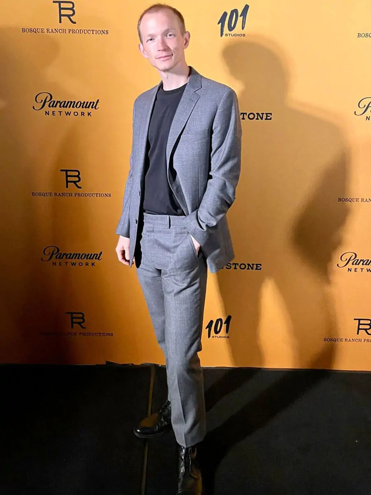 Yellowstone S5 Jefferson White Premiere Grey Suit