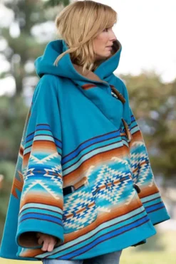 Kelly Reilly Yellowstone S3 Beth Dutton Blue Coat