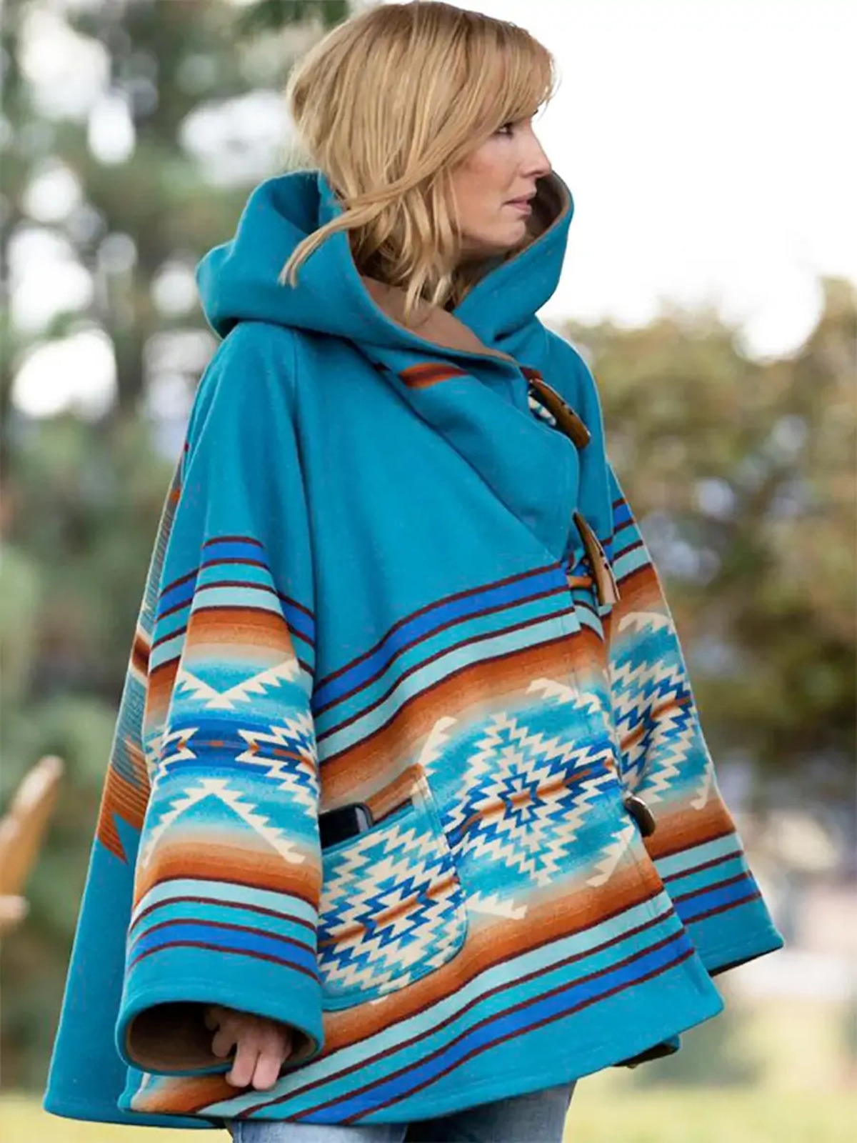 Kelly Reilly Yellowstone S3 Beth Dutton Blue Coat