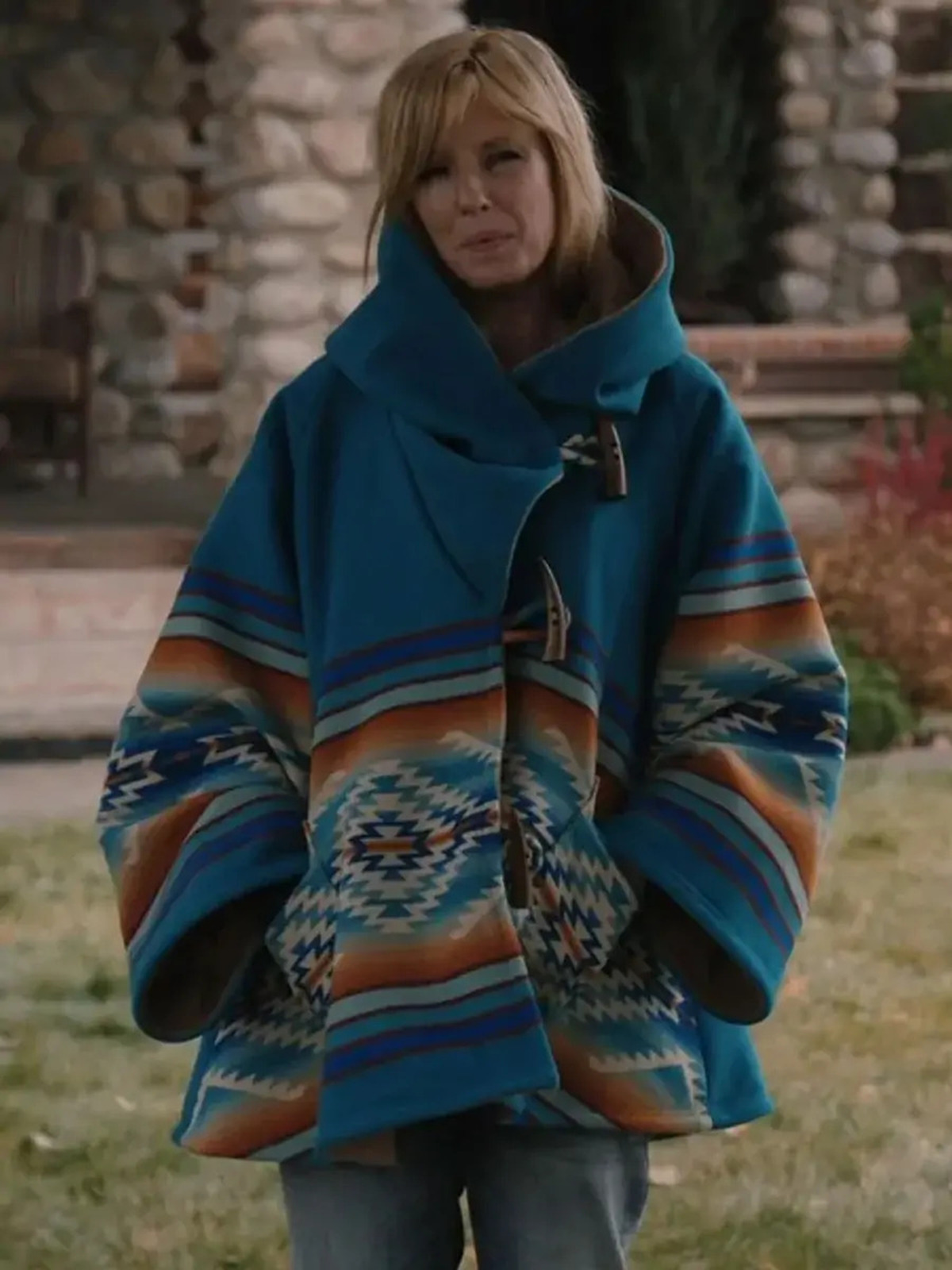 Kelly Reilly Yellowstone S3 Beth Dutton Blue Coat