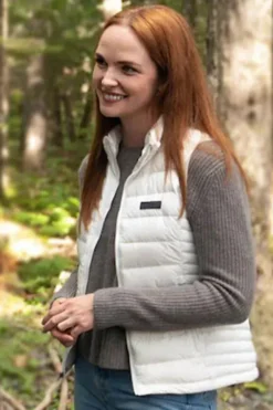 Sullivan’s Crossing S02 Morgan Kohan White Puffer Vest